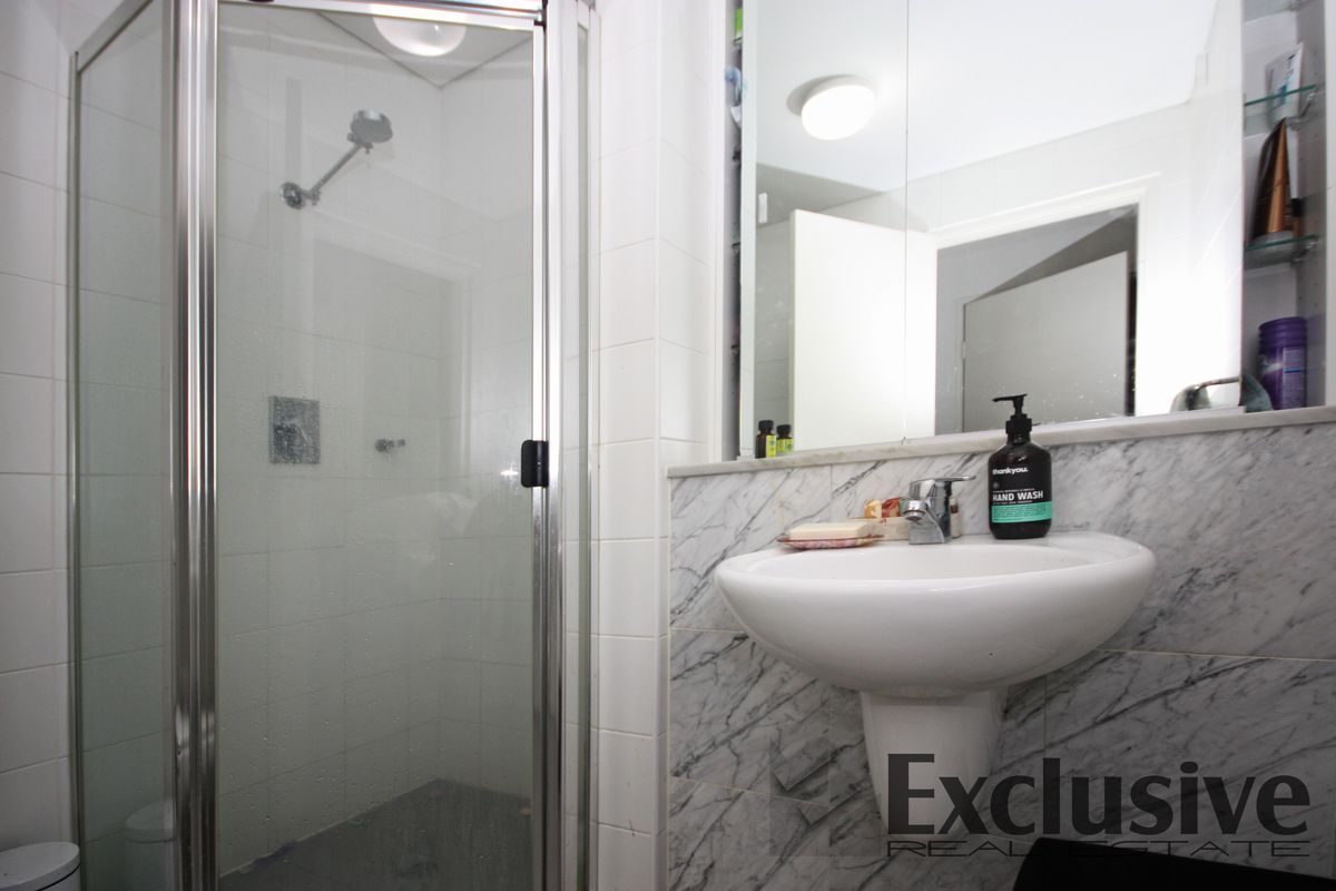 109W / 138 Carillon Avenue, Newtown