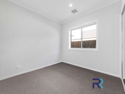 48 Conway Circuit, Aintree