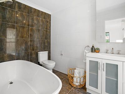 14 HILLVIEW PARADE, Ashmore