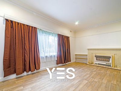 1 / 4 Allen Street, Glen Waverley