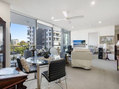 909 / 1 Como Crescent, Southport