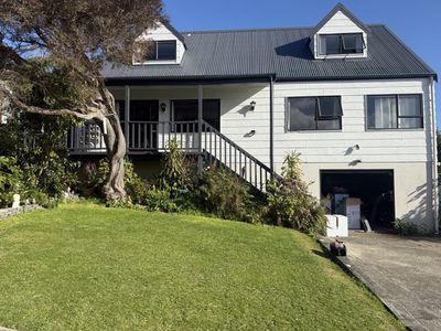 6 Kinnel Grove, Papakowhai