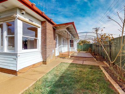 2 CORBETT AVENUE, Dubbo