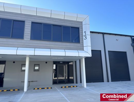 Modern & Functional Warehouse 
