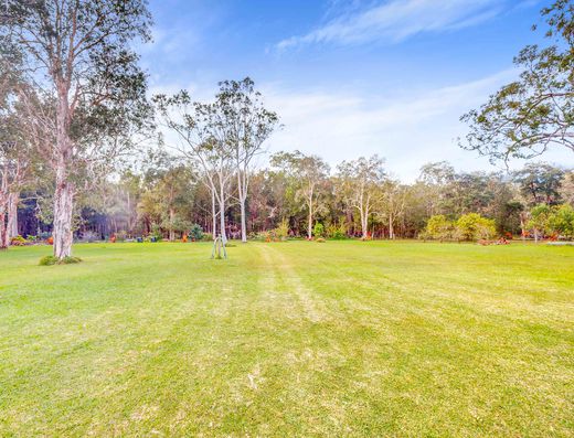 Small Acreage - Large Modern Home - Desirable Location image 19
