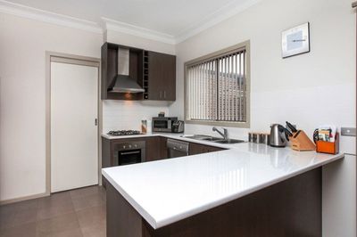 2 / 13 Walters Avenue, Airport West