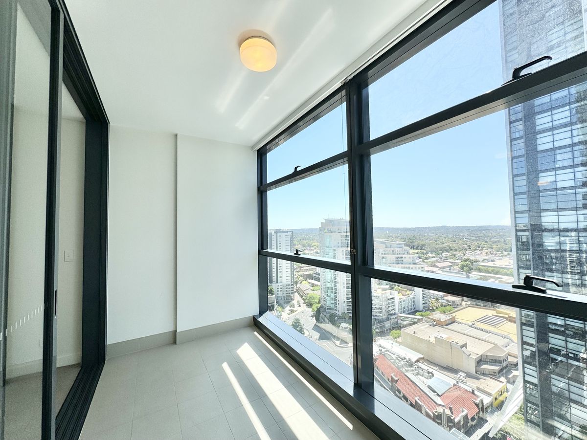 2505 / 438 Victoria Avenue, Chat...