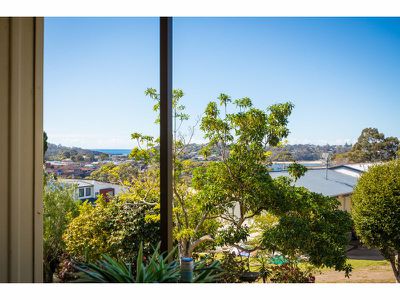 5 Bronwyn Close, Merimbula