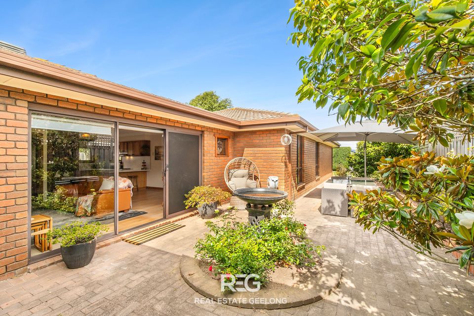 13 Greenbank Court, Leopold