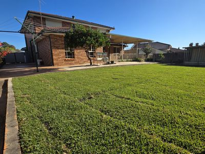 42 Wylde Crescent, Abbotsbury