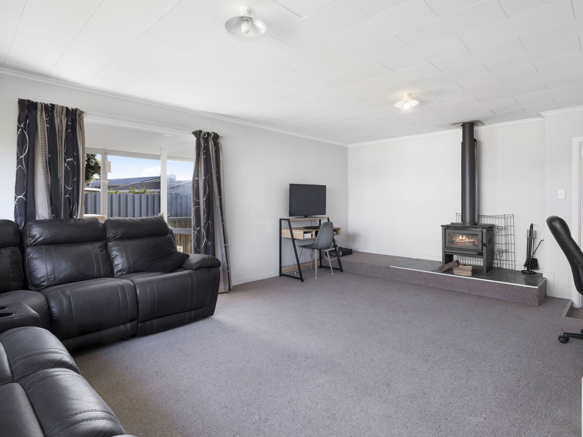 6 Yates Street, Otaki Beach