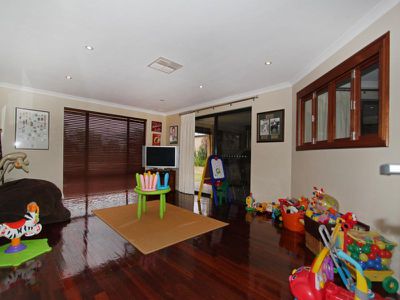 44 Longmore Parade, Broadwood