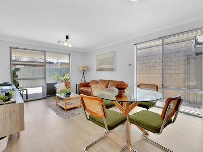 4 Golden Way, Piara Waters