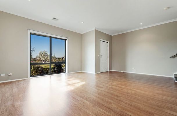 62 Hamilton Hume Parade, Craigieburn