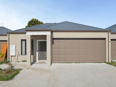 8B Stanmore Ct, Lynwood