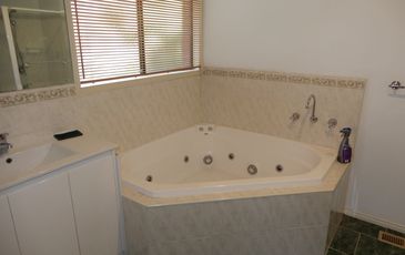 3 Parkview Circ, Beaconsfield
