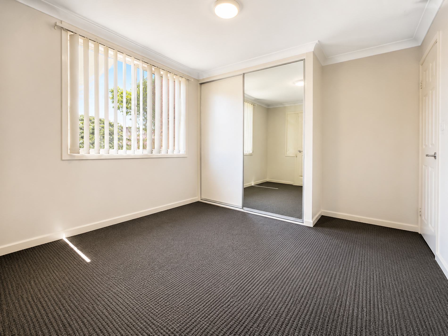 19/181 Hawkesbury Road, Westmead