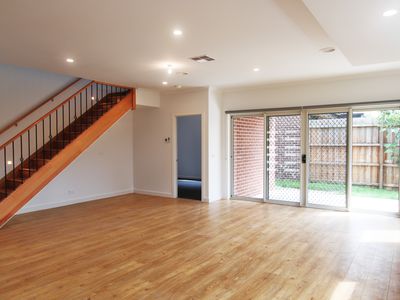 2 / 4 Kalimna Avenue, Mulgrave