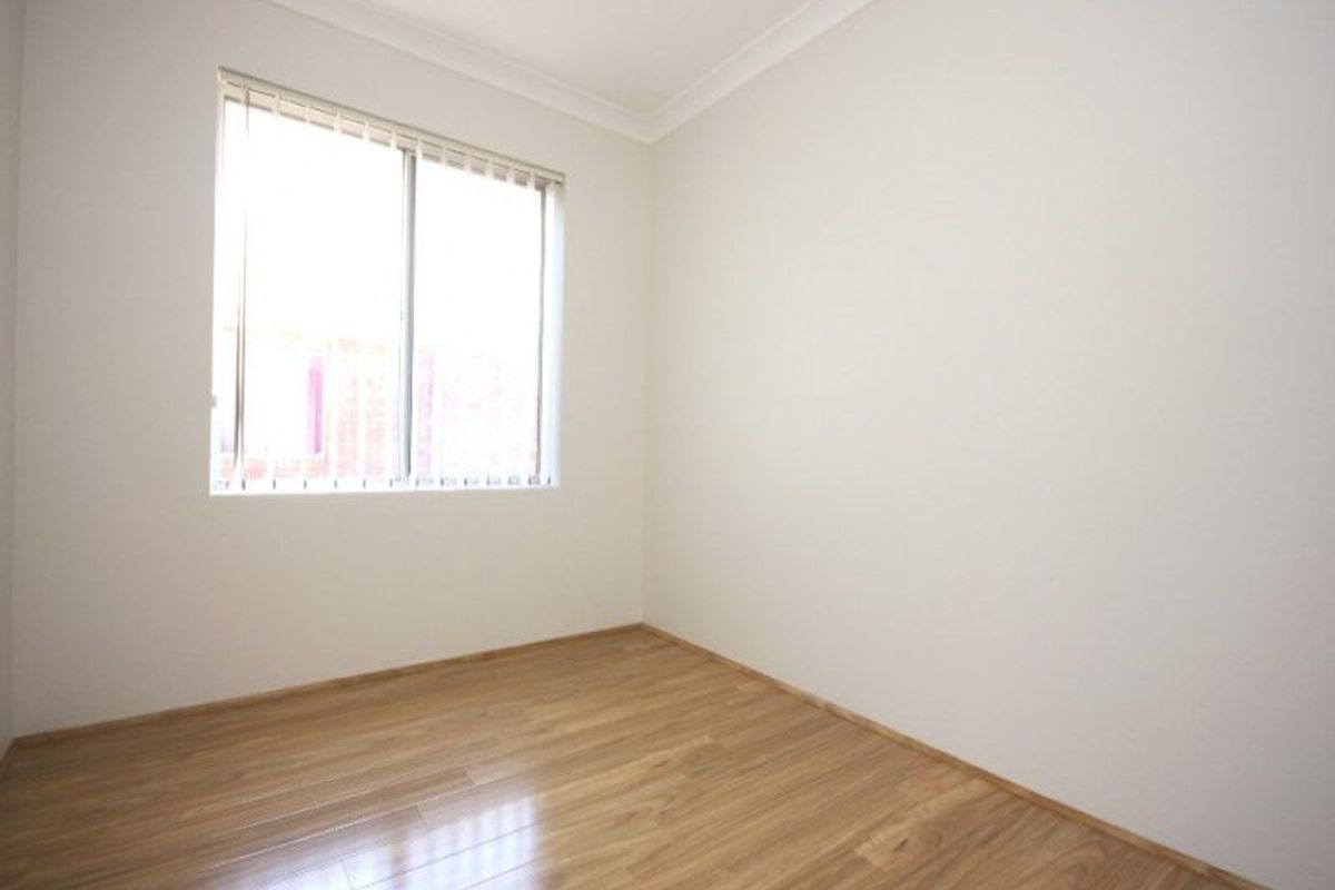 6 / 2 Macintosh Street, Mascot