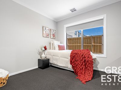 16 Aurora Drive, Cranbourne West