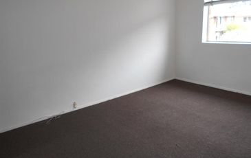 10 / 2 Gray Cres, Eastlakes