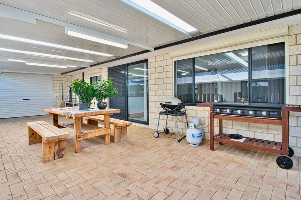 17 Amity Circuit , Shoalwater