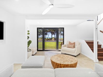 6 Coolwaters Esplanade, Kinka Beach