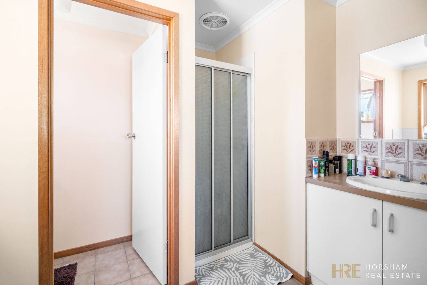 1 / 12 Remlaw Road, Horsham