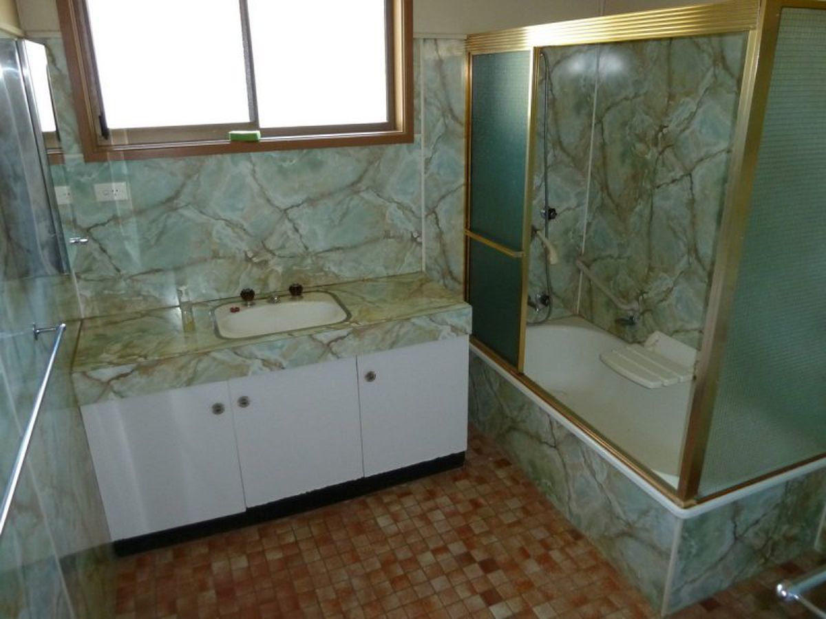 27 Putt St., Atherton