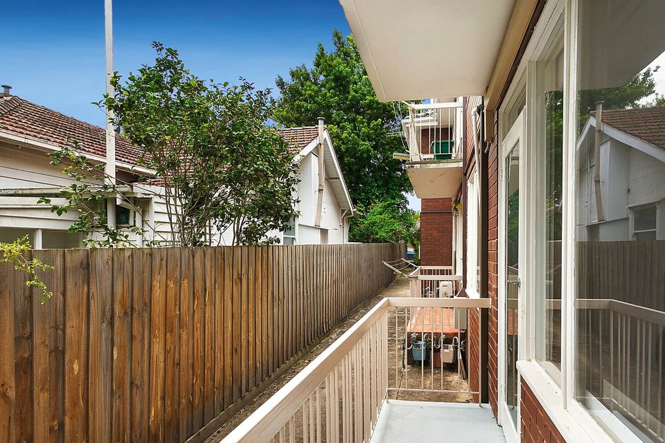 4 / 3 Yendon Road, Carnegie