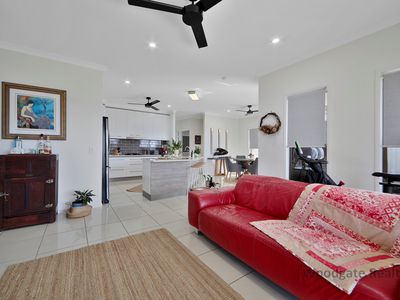 9 Sunset Avenue, Woodgate