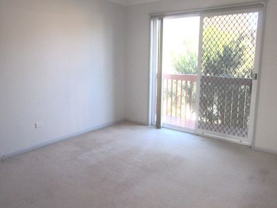 8 / 5 Commerce Drive, Warilla