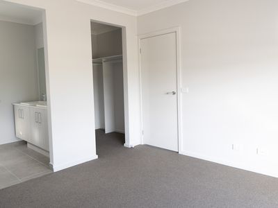 28 Muscatel Crescent, Manor Lakes