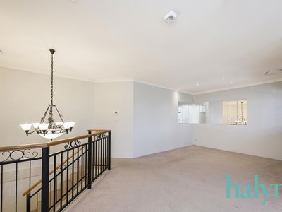 6 Hinkler Loop, Maylands