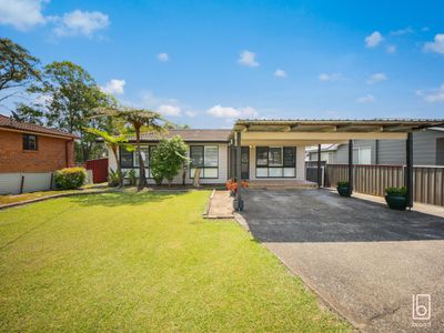 20 Campbell Parade, Mannering Park