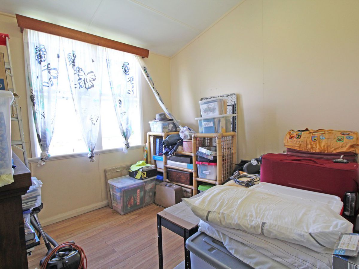 63 Planet Avenue, Atherton