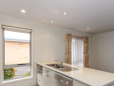 2 / 13 Bradford Avenue, Prospect Vale
