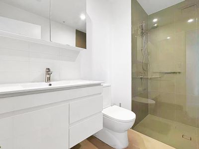 20801 / 320 MacArthur Avenue, Hamilton