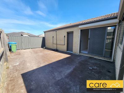 8 Tiarne Crescent, Hampton Park