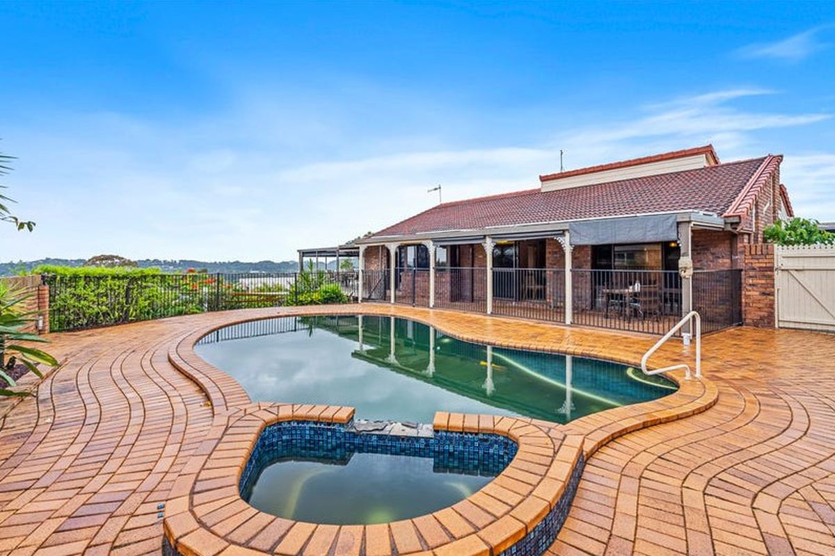 Large family home in Elanora