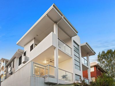 2 / 64 Pembroke Road, Coorparoo