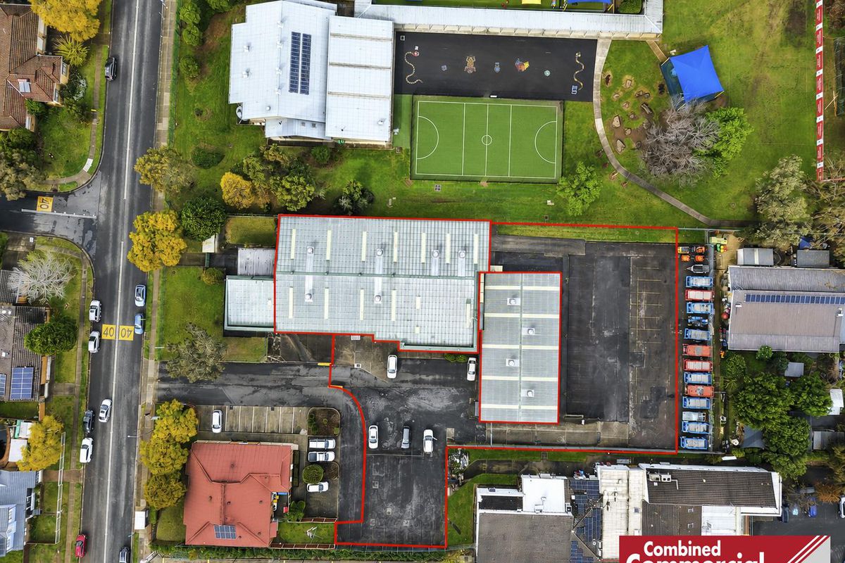 77 Jacaranda Avenue, Bradbury