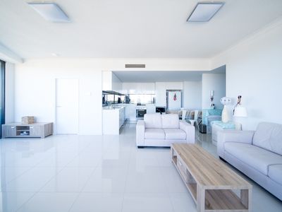 21006 / 5 Harbour Side Court, Biggera Waters