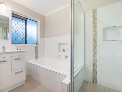 39 Narelle Crescent, Rochedale South