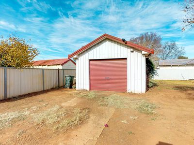 2 CORBETT AVENUE, Dubbo
