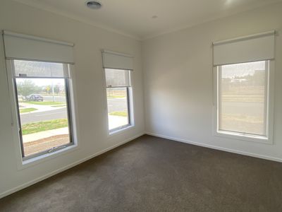 1 Shanti Circuit, Werribee