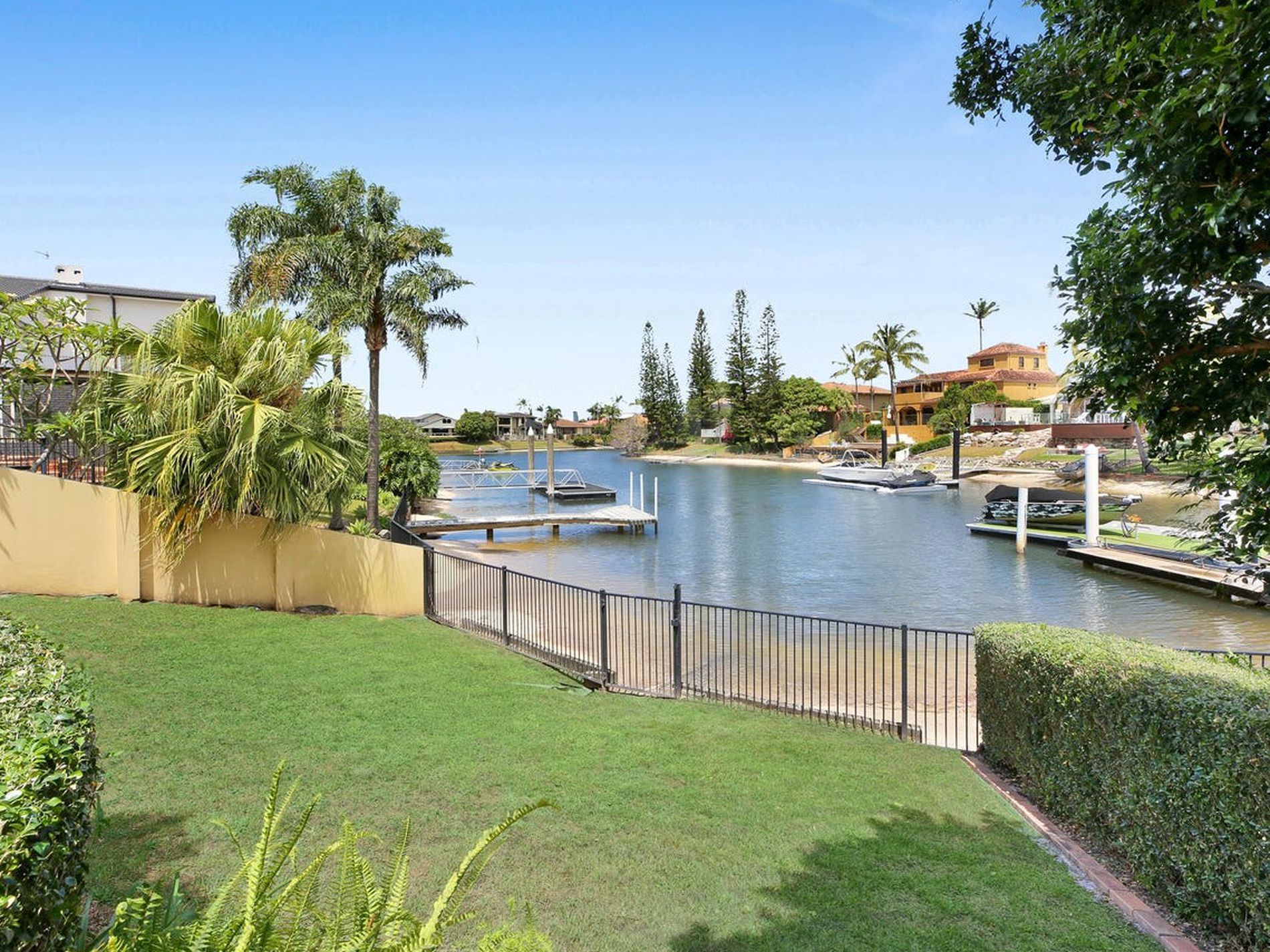 33 Selkirk Ave, Benowa