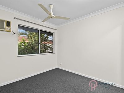 4 / 6 Quetta Close, Manoora