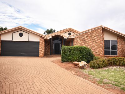 26 Ron Gordon Place, Dubbo