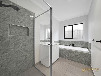 47 Surround Drive, Mambourin